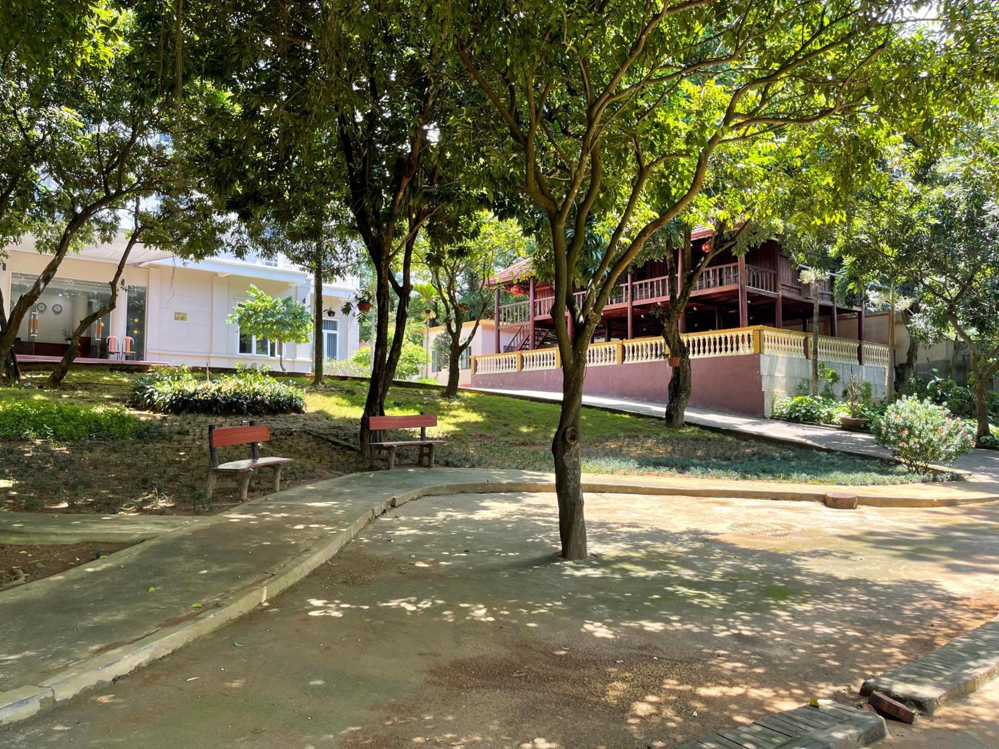 Thien Binh Hotel Hòa Bình Exteriör bild