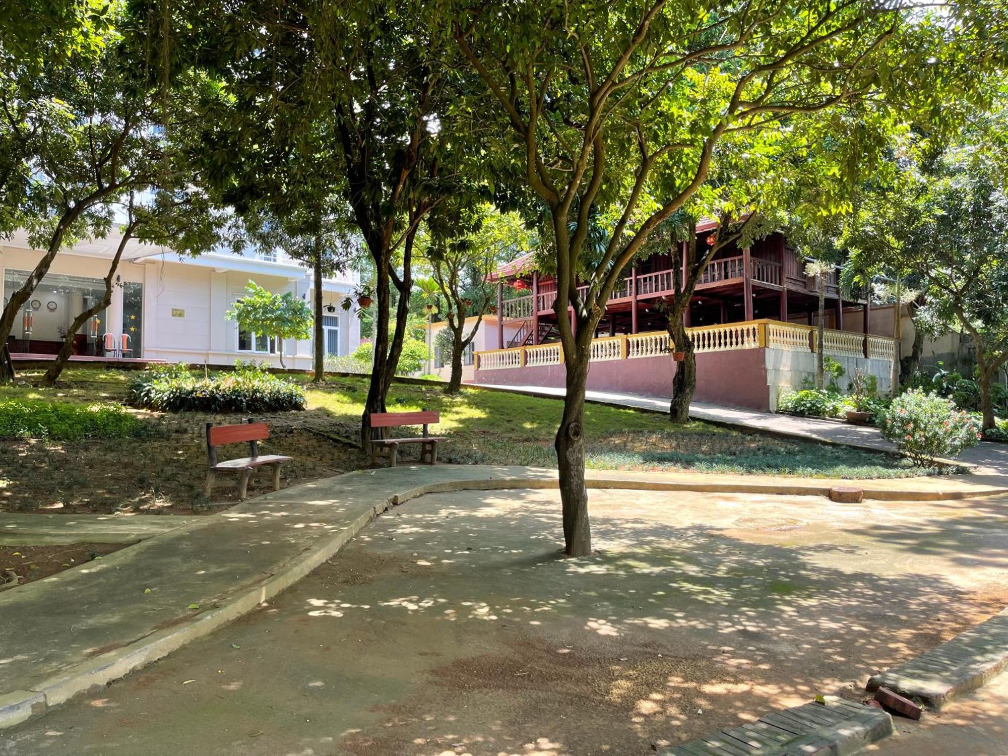 Thien Binh Hotel Hòa Bình Exteriör bild