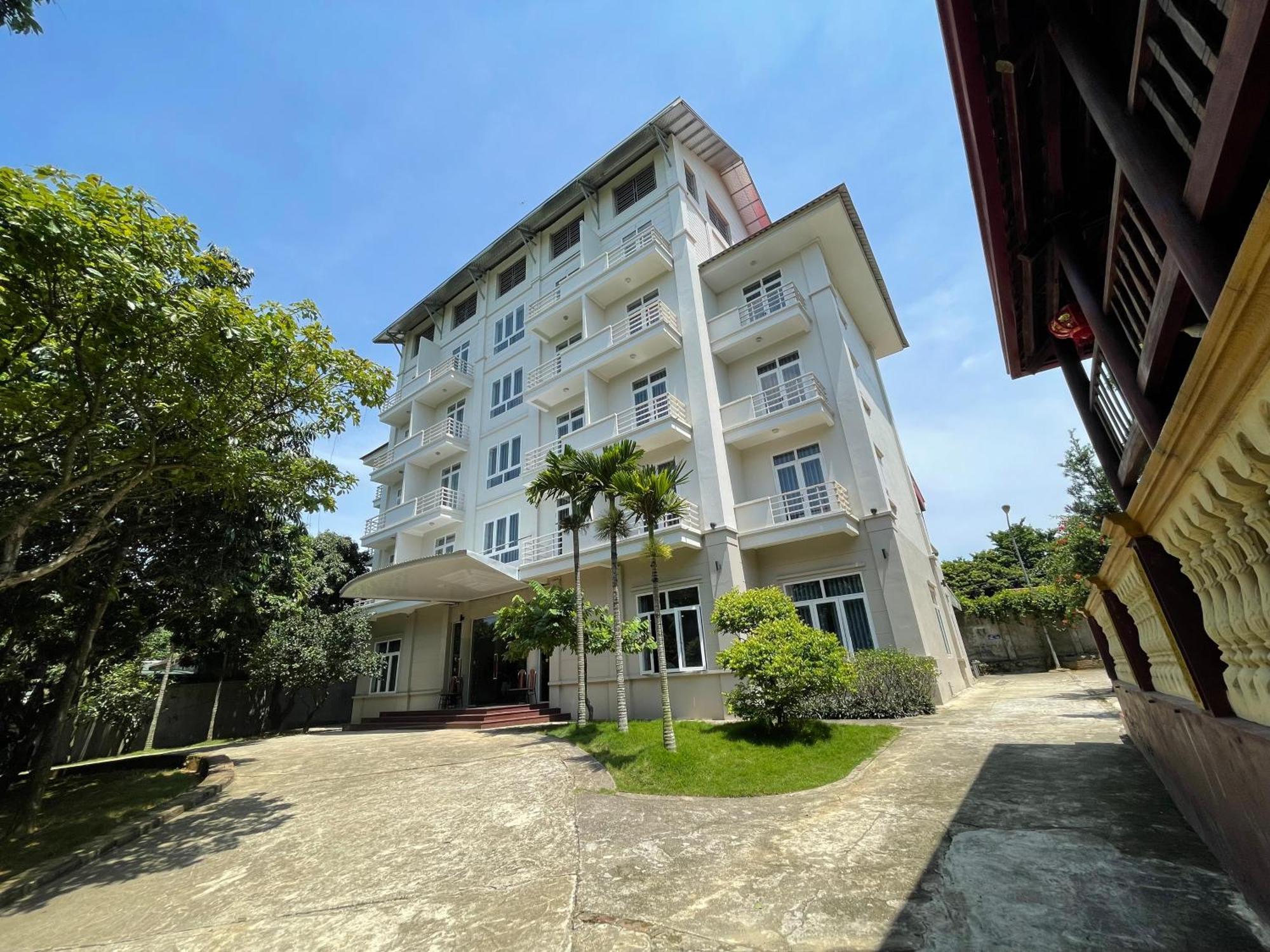 Thien Binh Hotel Hòa Bình Exteriör bild